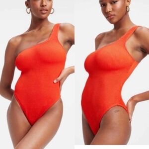 Good American Crinkle Hot Shoulder One Piece Swimsuit Bright Poppy